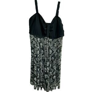 BLOOMCHIC Black With White Floral Design Swim Top Size 14/16